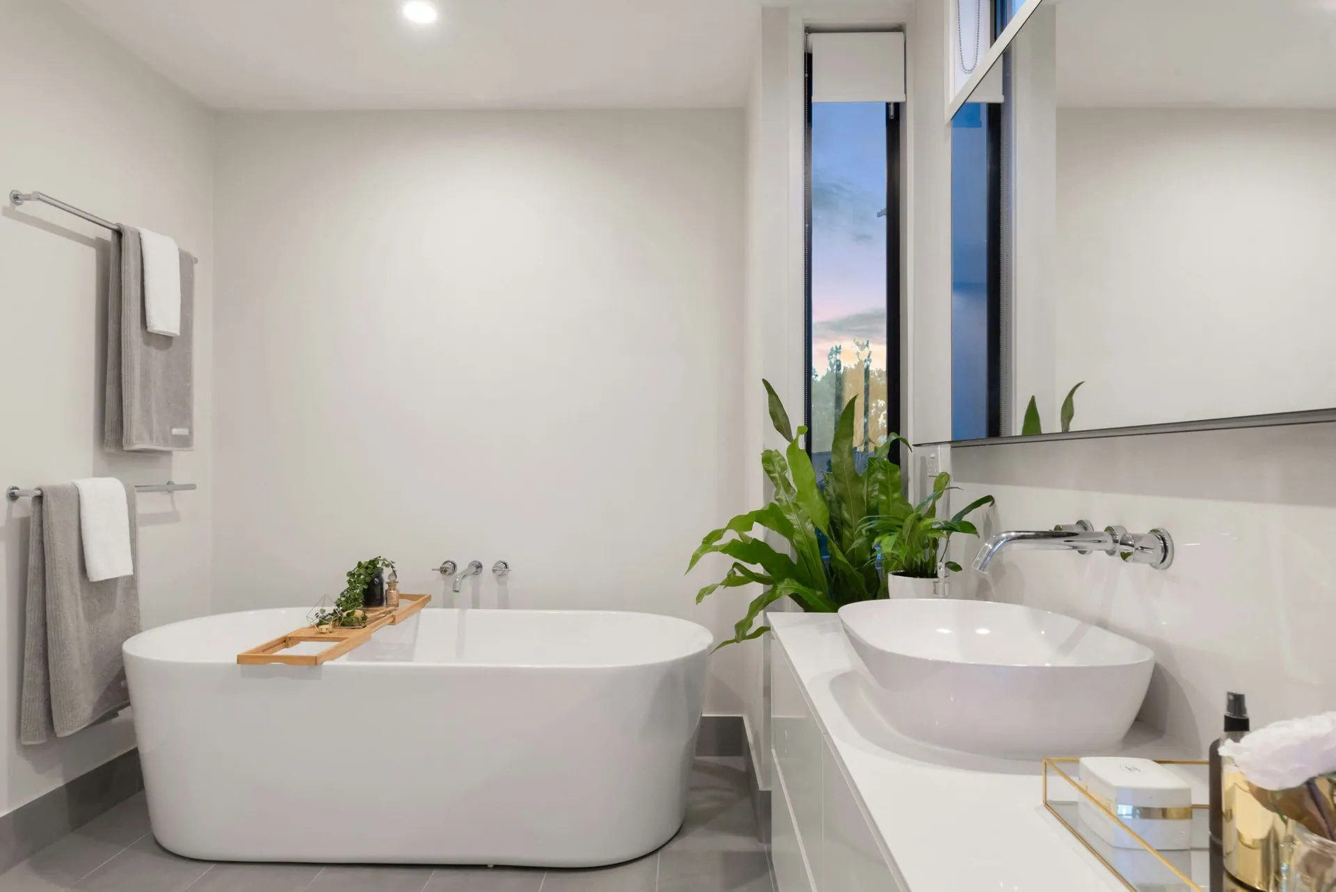 Modern bathroom remodel by AR Construction & Fab